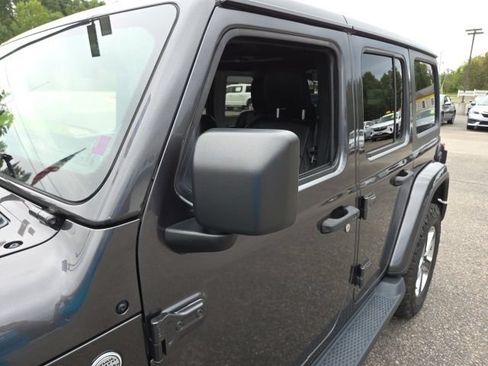 Used 2020 Jeep Wrangler Unlimited Sahara w/ Dual Top Group AWD/4WD image 19