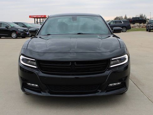Used 2018 Dodge Charger R/T image 2