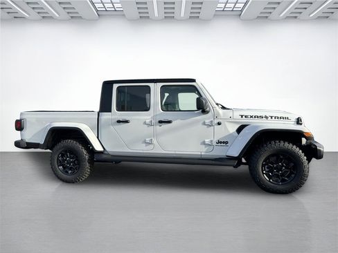 New 2023 Jeep Gladiator Sport image 6