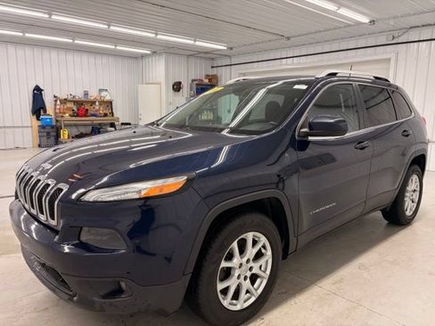 Used 2016 Jeep Cherokee Latitude AWD/4WD image 3