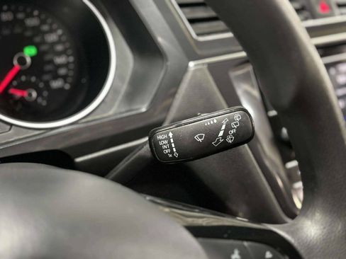 Used 2021 Volkswagen Tiguan S image 33