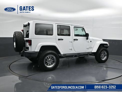 Used 2018 Jeep Wrangler Unlimited Sahara AWD/4WD image 2