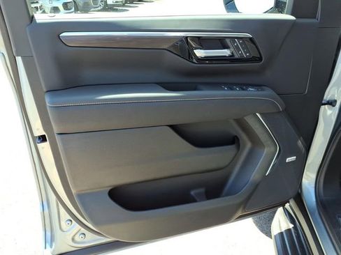 New 2026 Chevrolet Suburban Premier AWD/4WD image 19