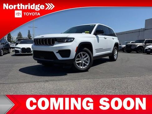 Used 2024 Jeep Grand Cherokee Laredo X RWD image 2