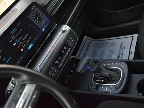 Used 2025 Hyundai Kona SEL image 24