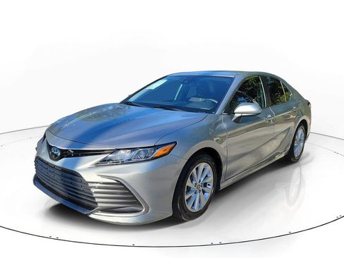Used 2023 Toyota Camry LE image 3