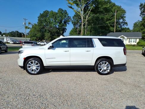 Used 2024 Chevrolet Suburban High Country w/ Premium Package AWD/4WD image 4