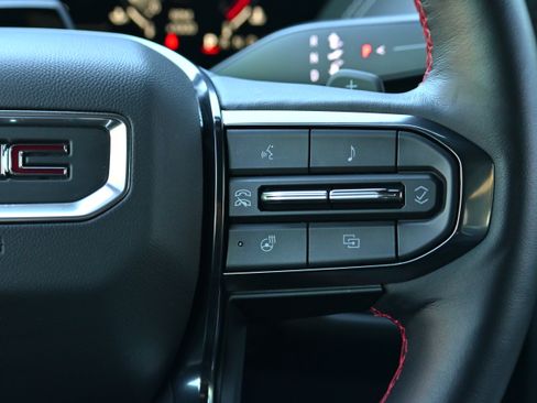 Used 2025 GMC Yukon AT4 Ultimate image 30