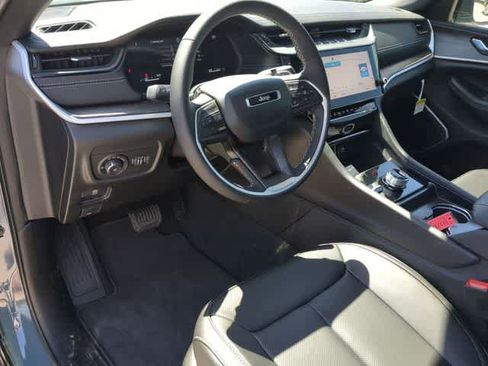 New 2026 Jeep Grand Cherokee L Limited AWD/4WD image 10