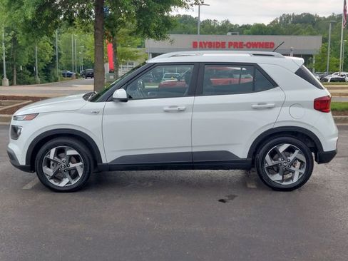 Used 2025 Hyundai Venue SEL FWD image 6