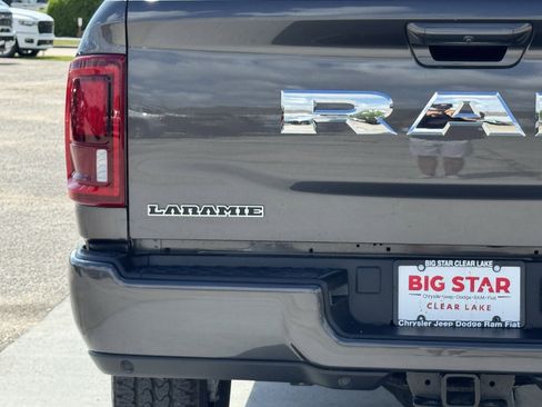 Used 2026 RAM 2500 Laramie AWD/4WD image 11