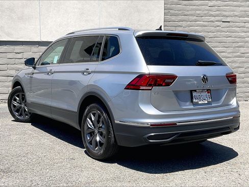 Certified 2023 Volkswagen Tiguan SE w/ Panoramic Sunroof Package FWD image 10