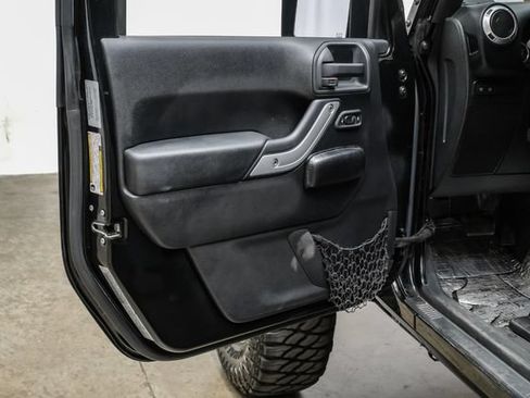 Used 2015 Jeep Wrangler Rubicon w/ Power Convenience Group AWD/4WD image 39