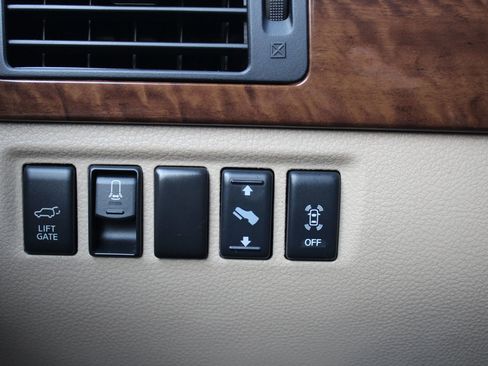 Used 2014 Nissan Armada Platinum image 28