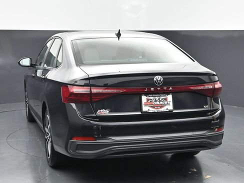 Used 2026 Volkswagen Jetta SE FWD image 4