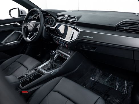 New 2025 Audi Q3 2.0T Premium image 12