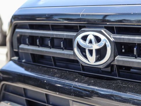 Certified 2025 Toyota 4Runner SR5 AWD/4WD image 11