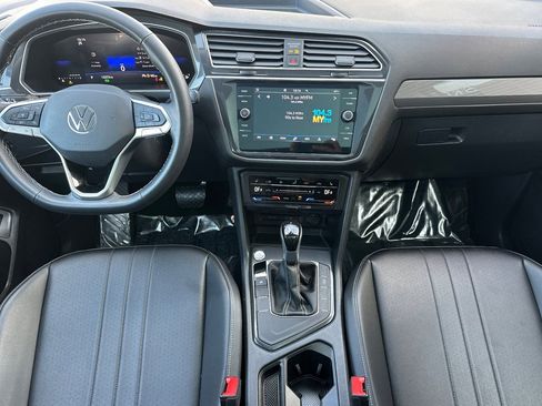 Used 2024 Volkswagen Tiguan SE image 16