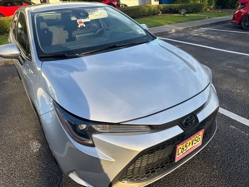 Used 2022 Toyota Corolla LE w/ LE Convenience Package FWD image 2