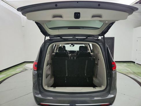 Used 2022 Chrysler Pacifica Touring-L FWD image 29