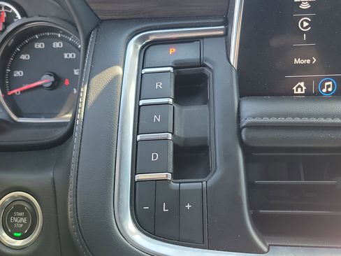 Used 2021 Chevrolet Suburban Z71 w/ Luxury Package image 27