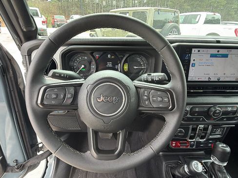 Used 2025 Jeep Wrangler Willys image 26