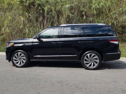Used 2023 Lincoln Navigator Reserve image 28