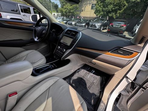 Used 2018 Lincoln MKC Select w/ Select Plus Package AWD/4WD image 19