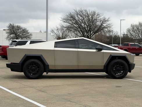 Used 2024 Tesla Cybertruck AWD Crew Cab image 3