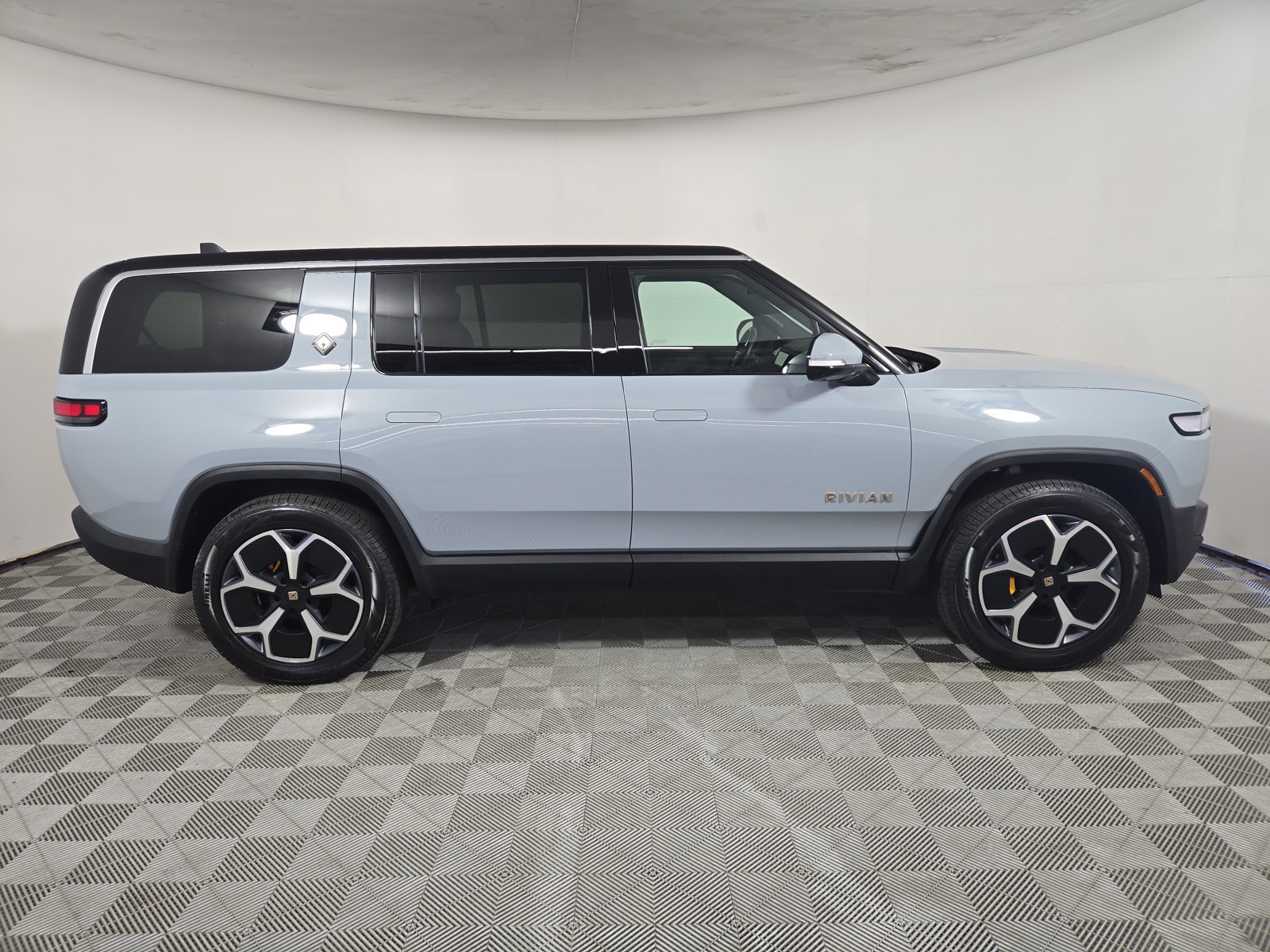 Used 2024 Rivian R1S Adventure Quad AWD/4WD image 6