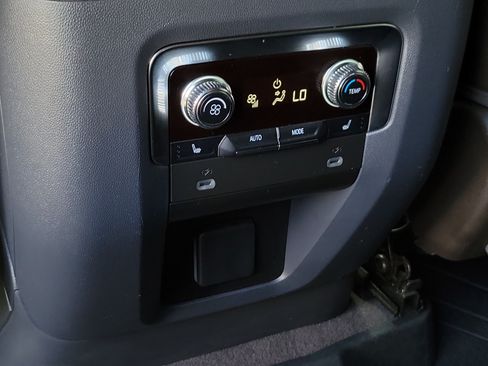 Used 2024 GMC Yukon XL Denali AWD/4WD image 18