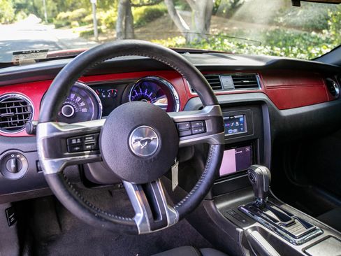 Used 2013 Ford Mustang Coupe image 17