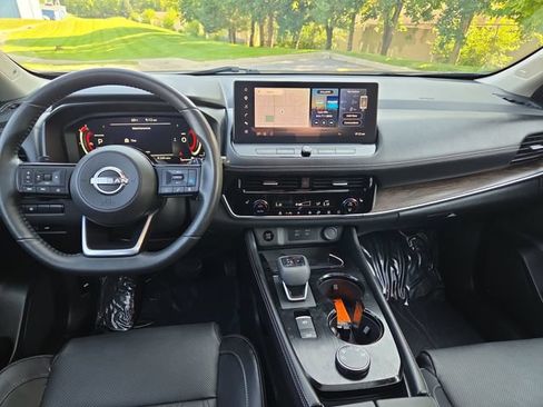 Used 2024 Nissan Rogue Platinum AWD/4WD image 19