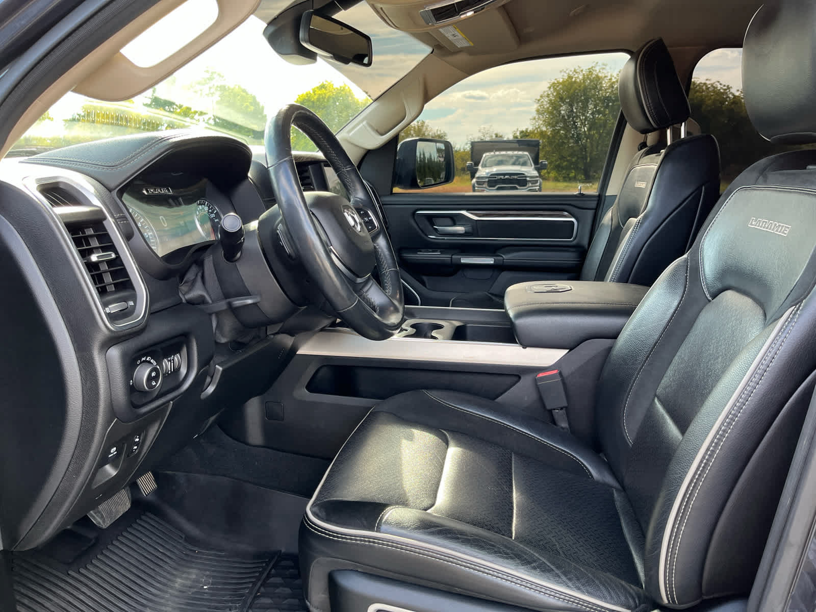 Used 2019 RAM 1500 Laramie AWD/4WD image 10