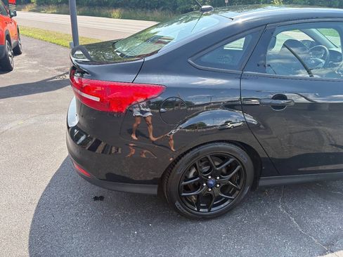 Used 2016 Ford Focus SE w/ Equipment Group 201A FWD image 3