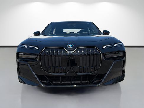 Used 2026 BMW i7 eDrive50 w/ M Sport Package RWD image 8