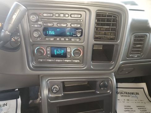 Used 2004 Chevrolet Avalanche 2500 w/ Preferred Equipment Group AWD/4WD image 21