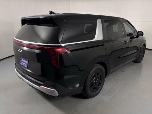 Used 2025 Kia Carnival image 8