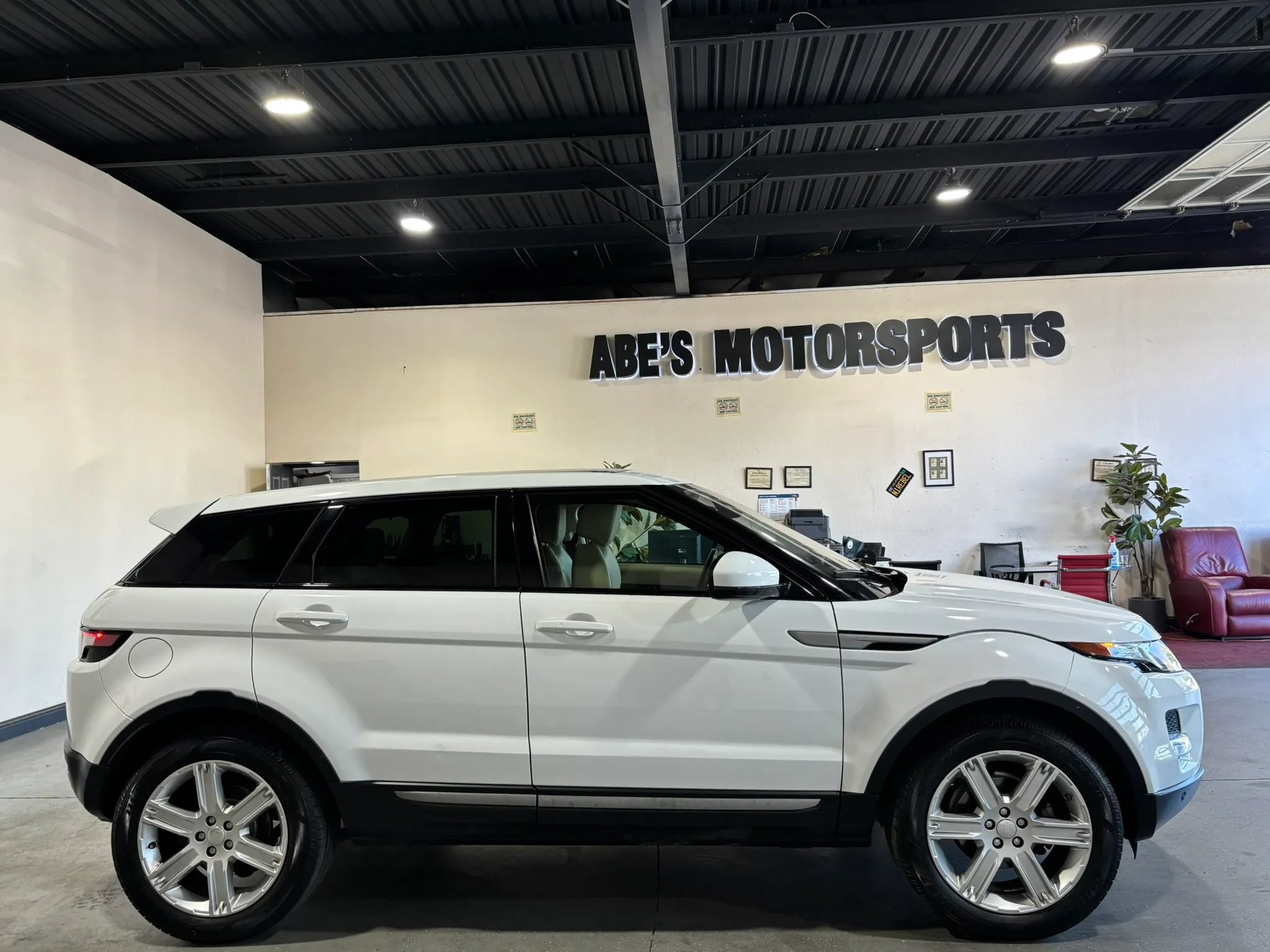 Used 2015 Land Rover Range Rover Evoque Pure Plus AWD/4WD image 8