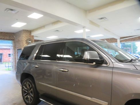 Used 2018 Cadillac Escalade Luxury AWD/4WD image 78