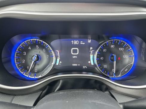 Used 2024 Chrysler Pacifica Touring-L FWD image 37