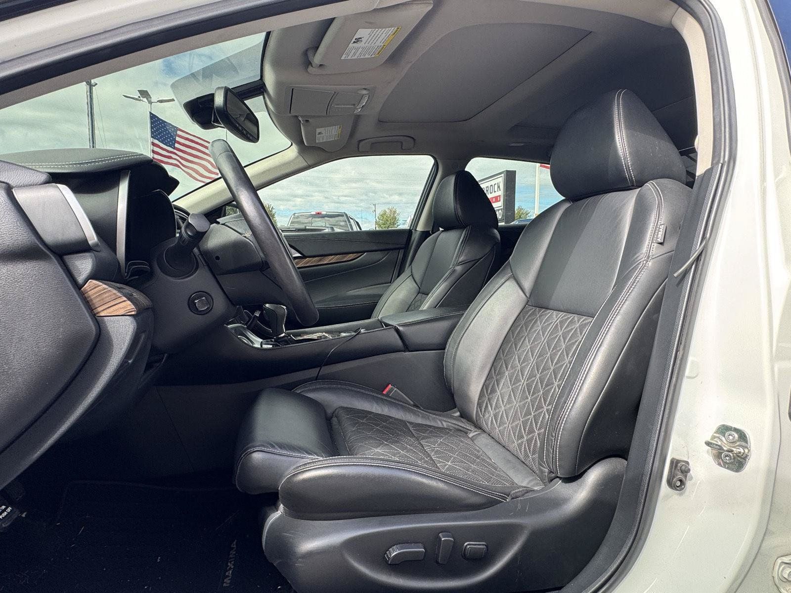 Used 2017 Nissan Maxima Platinum FWD image 4