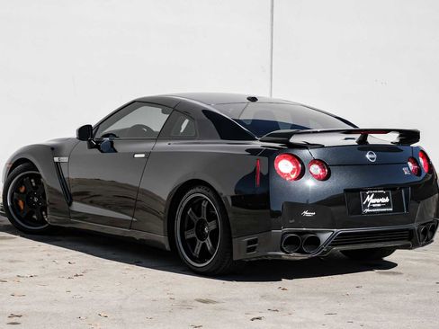 Used 2014 Nissan GT-R Black Edition image 10