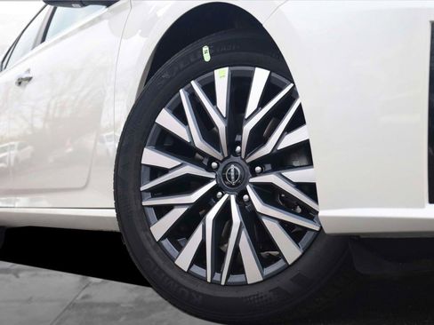 New 2025 Nissan Altima 2.5 SV image 3