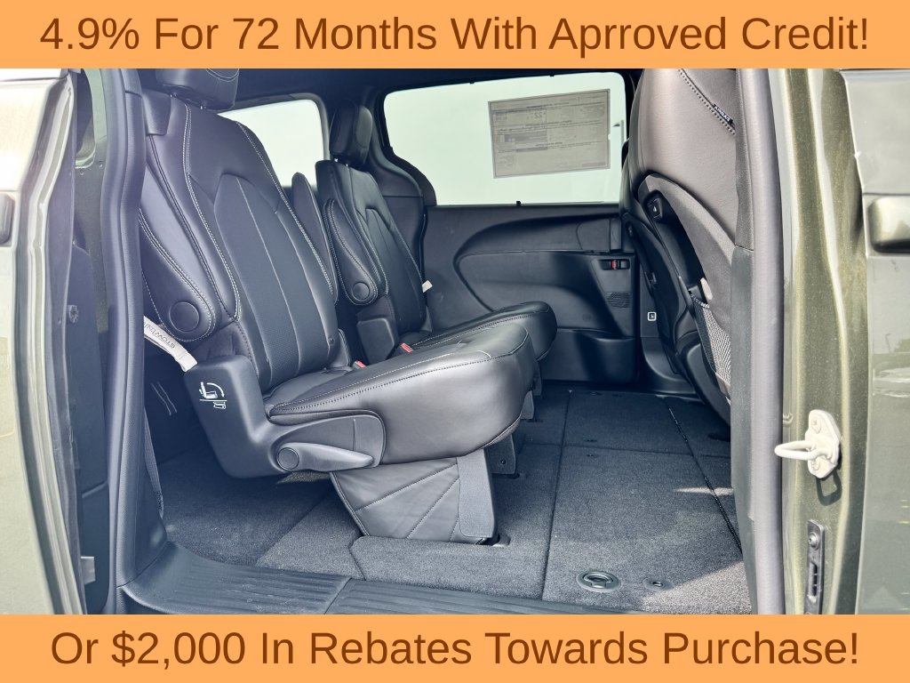 New 2027 Chrysler Pacifica Select FWD image 12