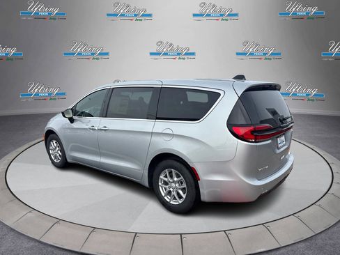 New 2026 Chrysler Pacifica Select image 5