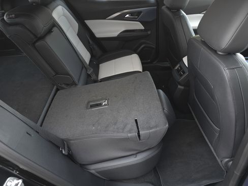 Used 2025 Chevrolet Equinox EV LT image 31