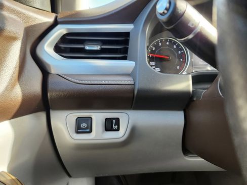 Used 2022 GMC Acadia SLE image 22