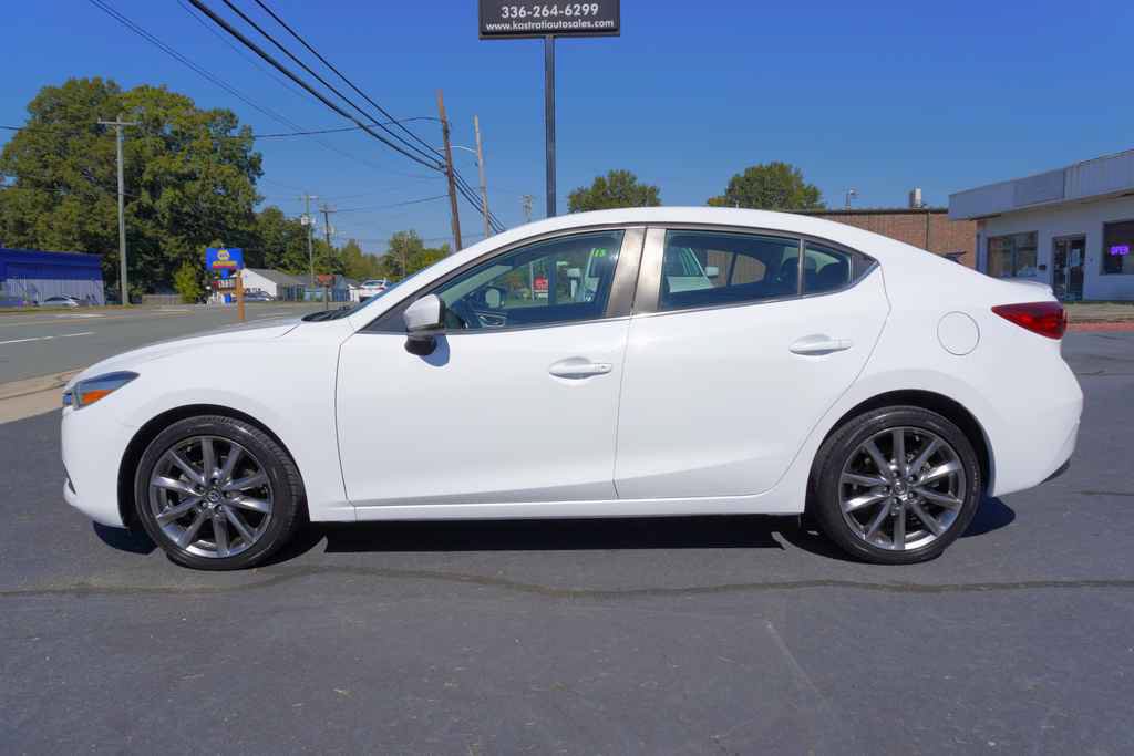 Used 2018 MAZDA MAZDA3 Touring FWD image 2