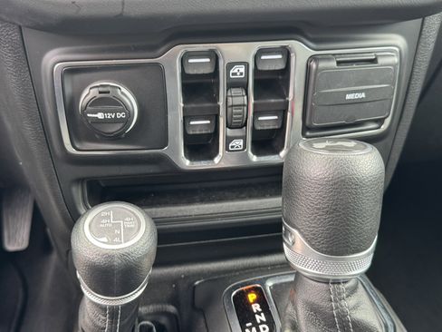 Used 2025 Jeep Wrangler Unlimited Sahara w/ Safety Group AWD/4WD image 28